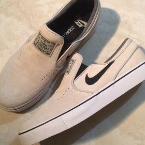 NIKE ZOOM STEFAN JANOSKI SLIP ON SHOES